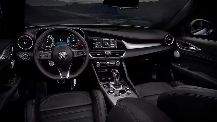 限量130台：2024 阿尔法罗密欧 Giulia / Stelvio