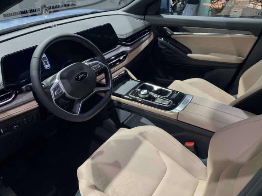 12.99万起的插电混动SUV，实拍性价比十足的江淮QX PHEV