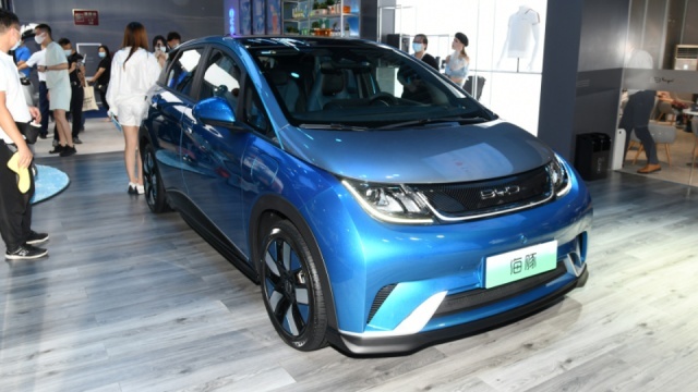 比亚迪海豚凭啥月销破2万？养车3毛/公里，是不是同价位最省钱