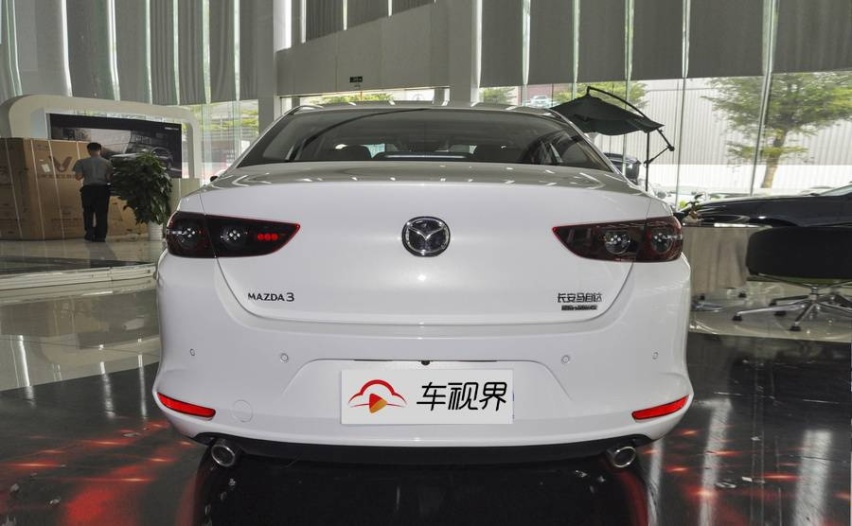 14万买个省心的轿车，雷凌和昂克赛拉怎么选？细小对比发现差距
