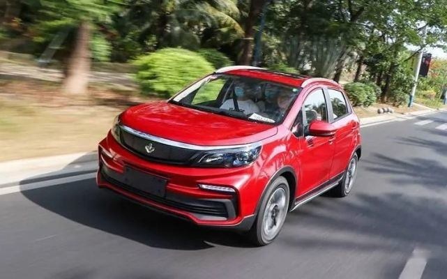沃尔沃全球召回20万辆汽车；特斯拉市值首破2000亿美元