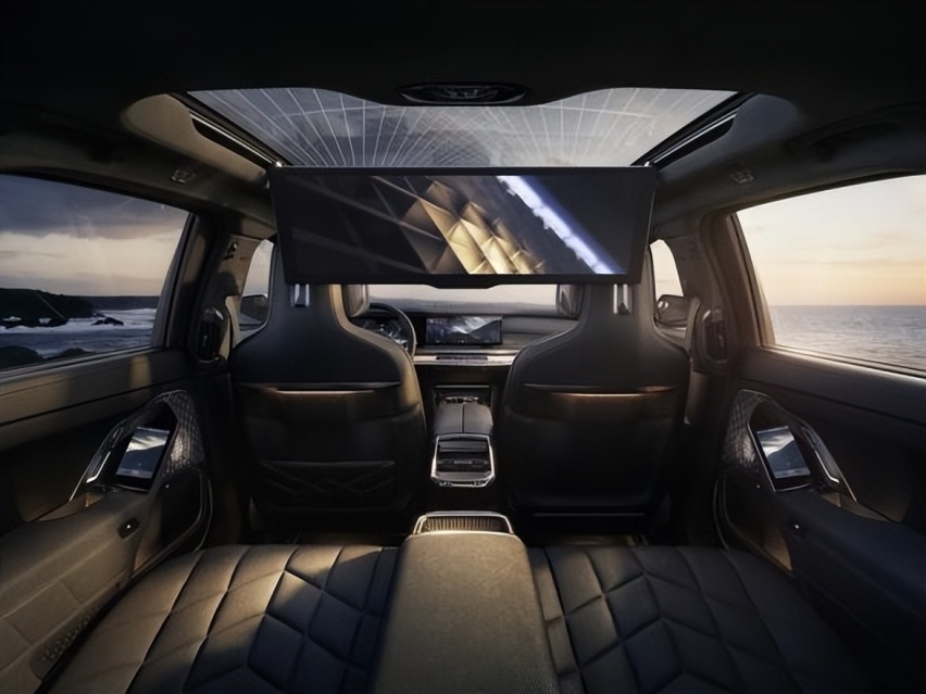 宝马史上最强电动车BMW i7 M70L上海全球首发
