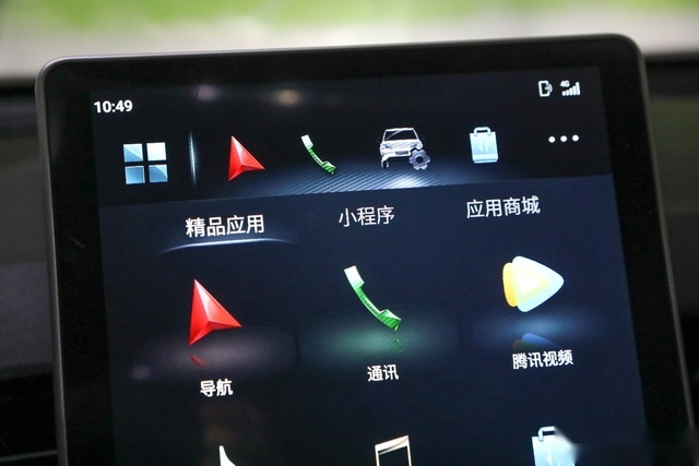 实测哪吒V，有点东西但不多的“经济适用车”