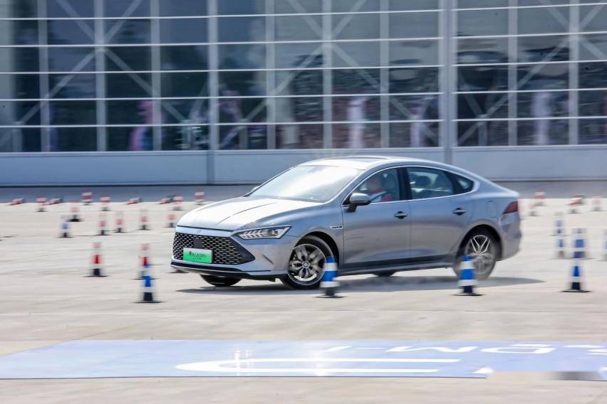 油电同价 秦PLUS DM-i 2023冠军版郑州试驾