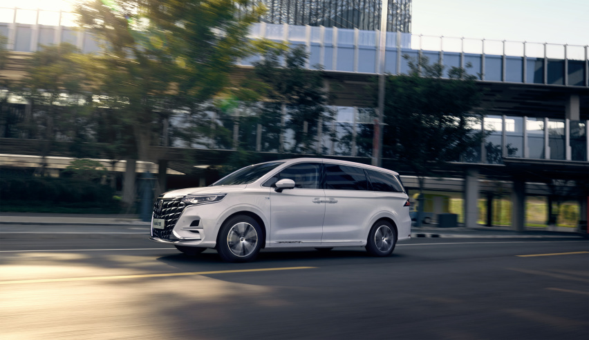 “家享大6座SUV” 全新荣威RX9及2023款荣威iMAX8正式上市