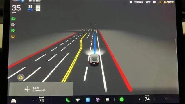CarPlay在北美烂大街，FSD却成鸡肋，只因为特斯拉单收钱？