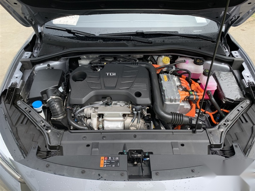 试驾第三代MG6 PHEV，“小名同学”超战力挑战