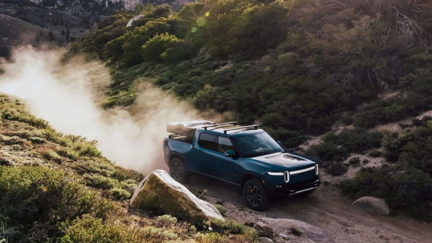 Rivian R1T纯电皮卡下线，配置完善，拥有半自动驾驶技术