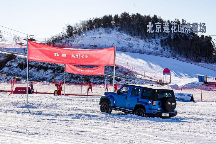 冰雪试驾BJ40刀锋英雄版，越野老炮儿看了直呼：“内行！”