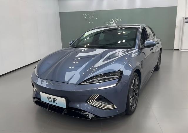 18.98万起售，新增700km尊贵型，比亚迪海豹冠军版怎么选