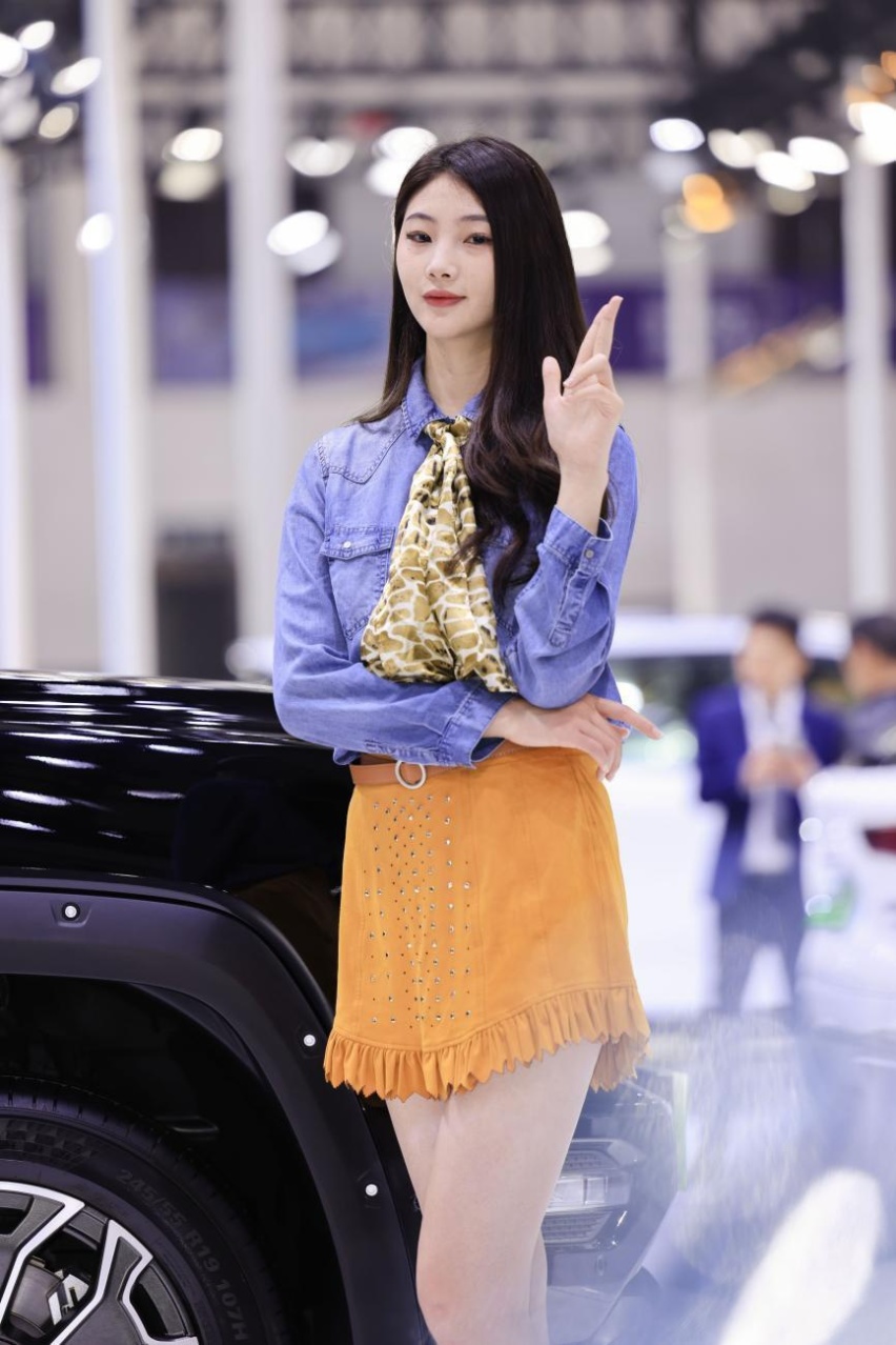 购车抽钻石、得油卡，车模＆主播秀…这届华中车展可太会整活了！