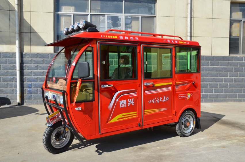 又一款五菱小车曝光，瞄准快递、外卖市场，三蹦子末日到了？