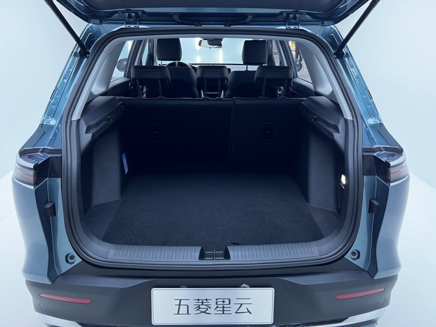 体验五菱星云：混动新车主打时尚节能，紧凑SUV又来搅局者