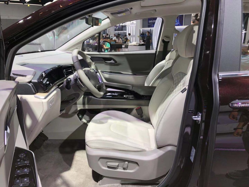 【成都车展】又一国产中大型MPV 赛那竞争对手 现代库斯途实拍解析