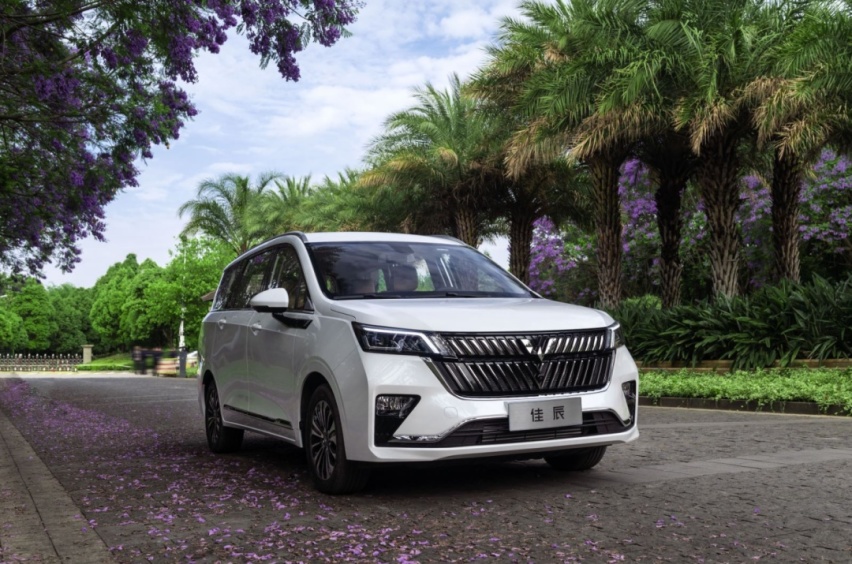 10万内真7座MPV 五菱佳辰告诉你什么是用车刚需