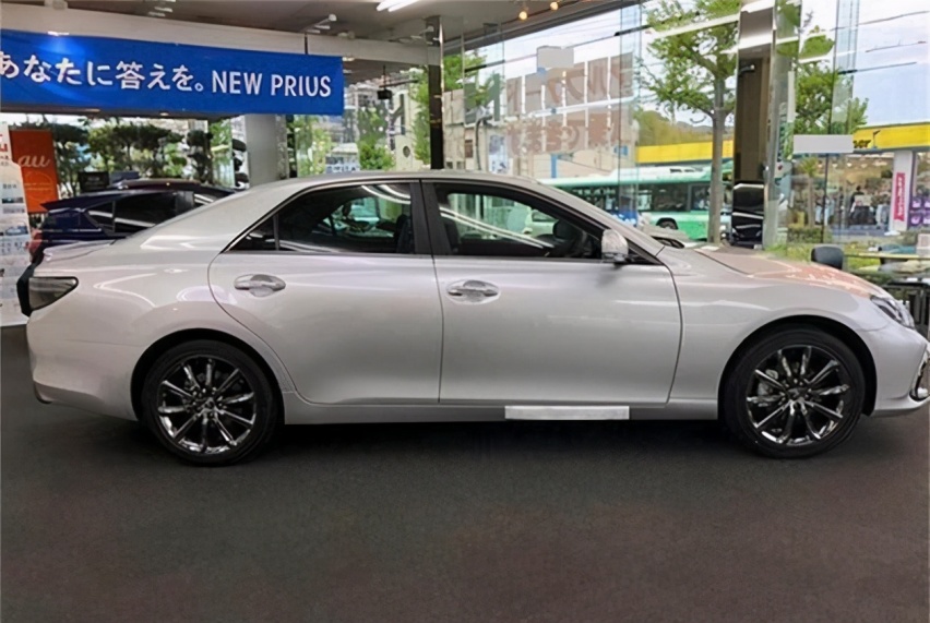 后驱V6+8AT，比亚洲龙更加帅气，丰田新款锐志来了