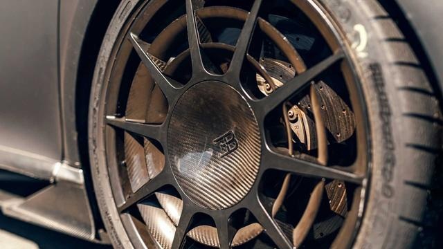 终极驾驶机器 布加迪Chiron Pur Sport实车亮相