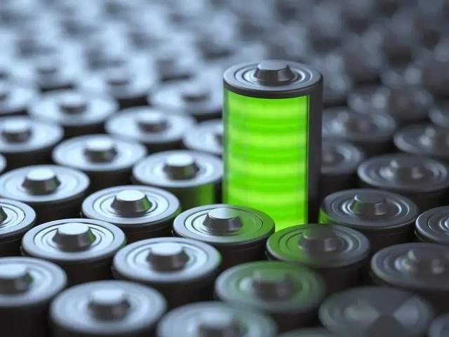 鼓励开6年就报废？最新报废政策惹争议，新能源车还能买吗？