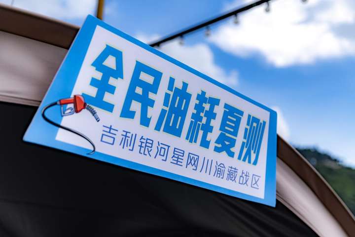 中国　山河　８分 360° Rotating 1100 HP Legendary SUV. BYD yangwang U8 Hybrid