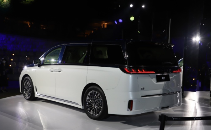 五大重磅MPV亮相：别克GL8“画风突变”，还有一款5.9秒破百？