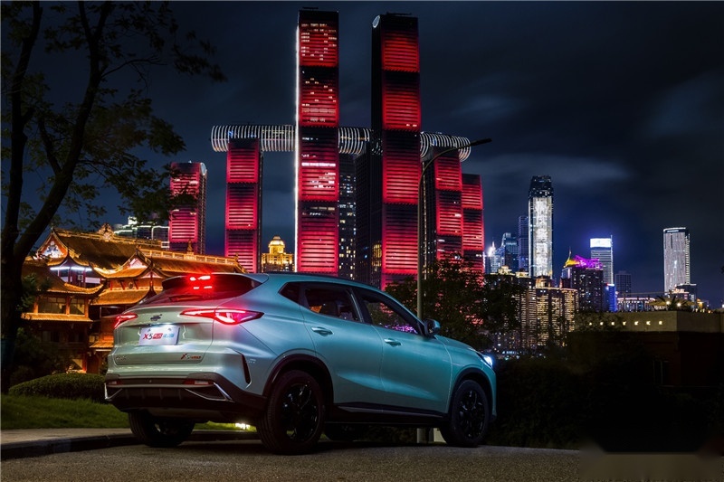 长安欧尚X5PLUS家族添新！先锋型 律动版9.69万元登场