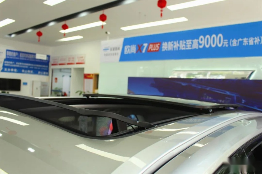 抢先实拍长安欧尚Z6，1.5T输出188马力，外观极科幻的大五座SUV