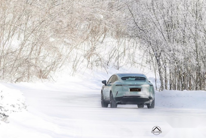 阿维塔雪原炫技：是否能在大雪中保持稳定？