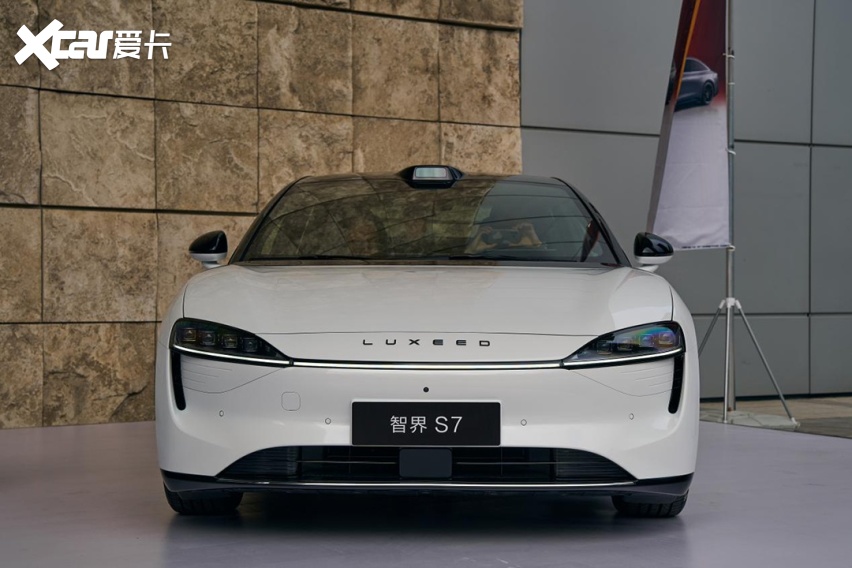 华为智选首款轿车亮相 满身都是黑科技!-爱卡汽车爱咖号