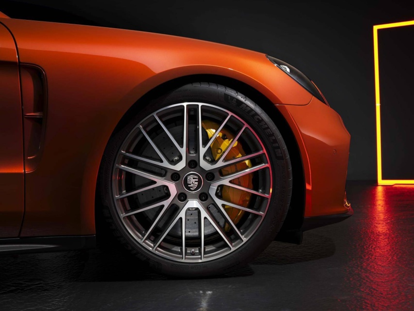 取消Turbo车型，新款保时捷帕拉梅拉预售97.3万起