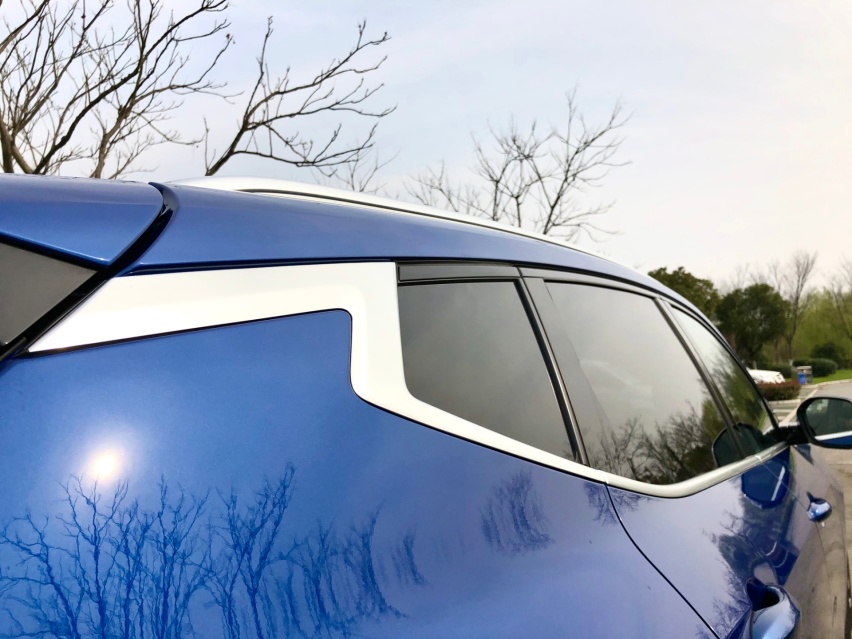 一辆把性价比融入到豪华感里的车，WEY VV6