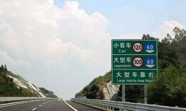 如今汽车电子狗人人嫌弃，它做错了什么？交警称：见一次抓一次！