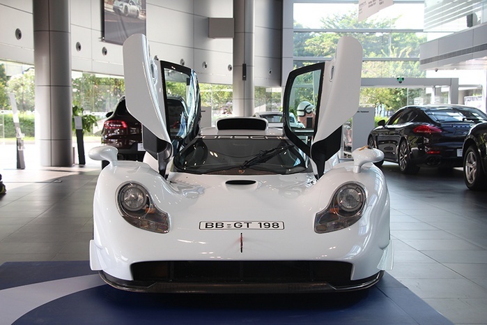 实拍911 GT1：摊牌了，这就是价值两个亿的保时捷