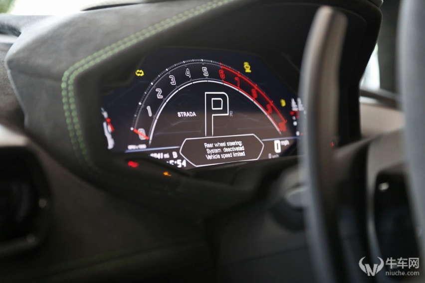 公路和赛道的极致融合，实拍兰博基尼Huracán Tecnica