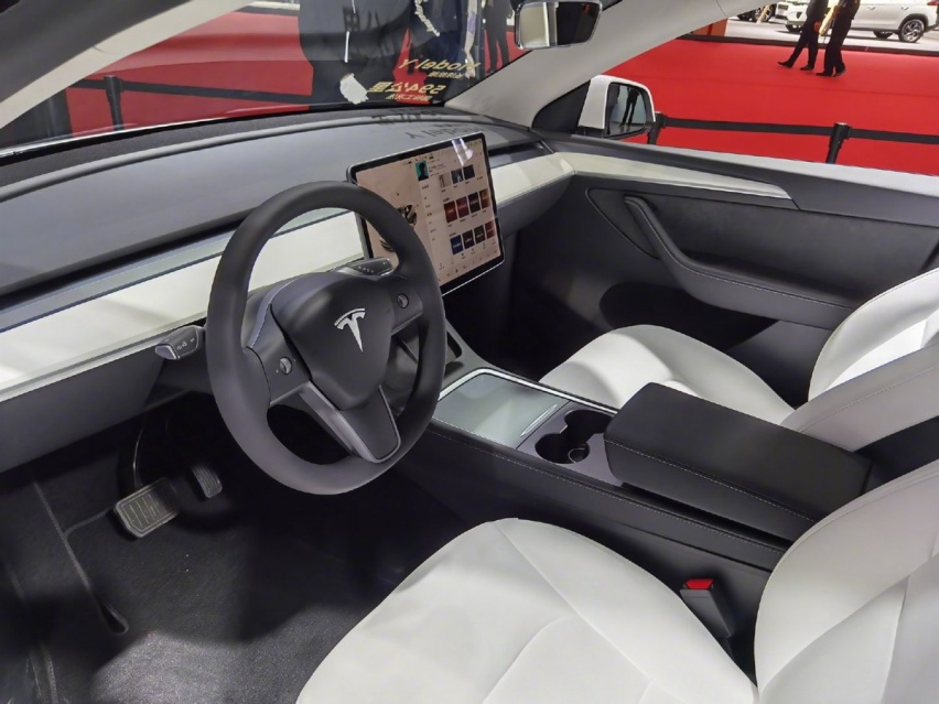 Model Y降至27万，你还买不买极氪001？