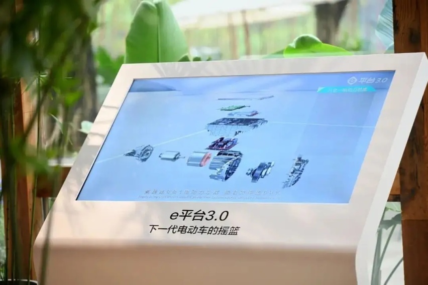 每项黑科技都是王炸级，6000字详解比亚迪e平台3.0