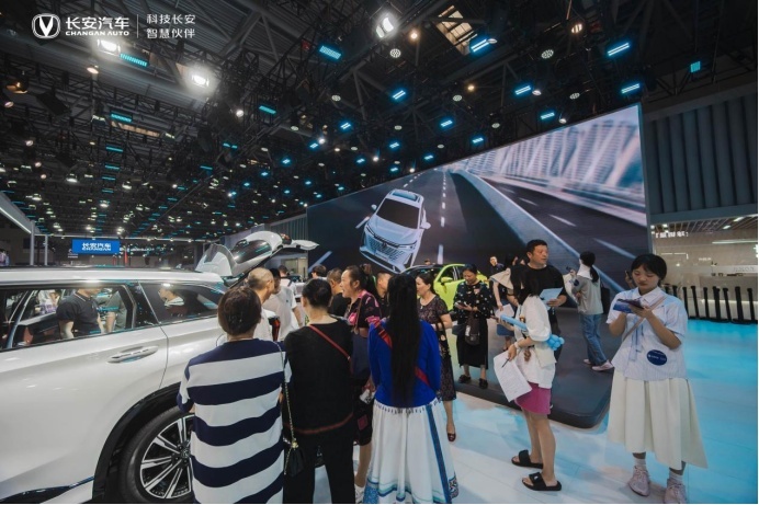 当618钜惠碰上重庆车展，没有一个人能拒绝一台长安汽车