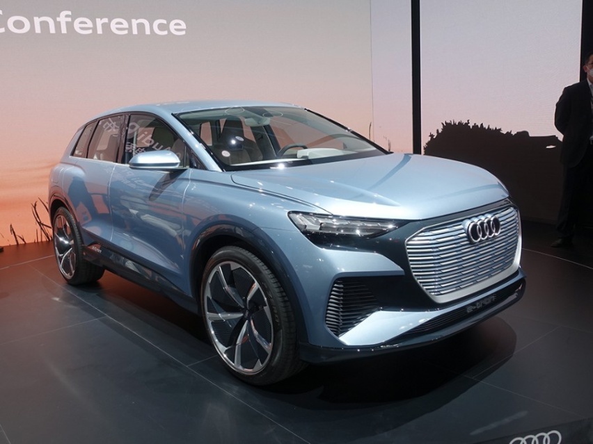 北京车展：定位在Q5和Q3之间，实拍奥迪Q4 e-tron