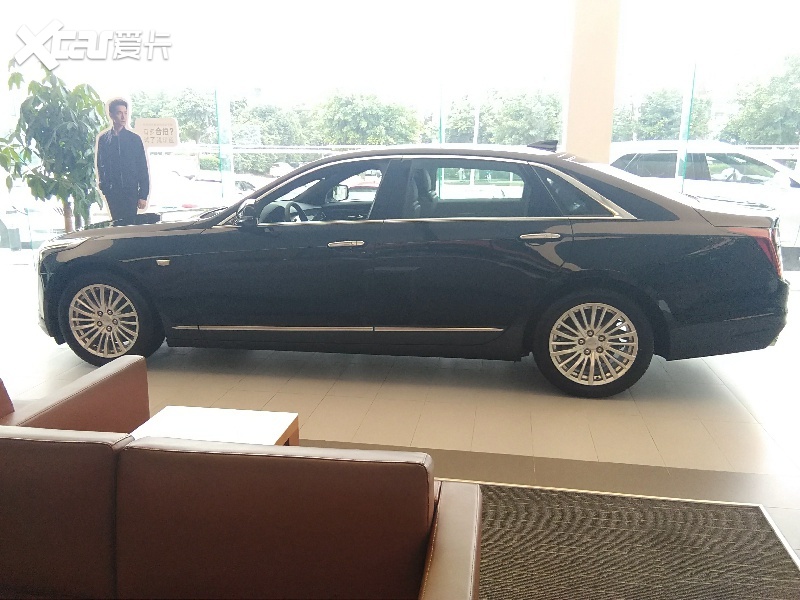 凯迪拉克CT6 探店实拍 4.2T+V8 动力超奔驰E级 配