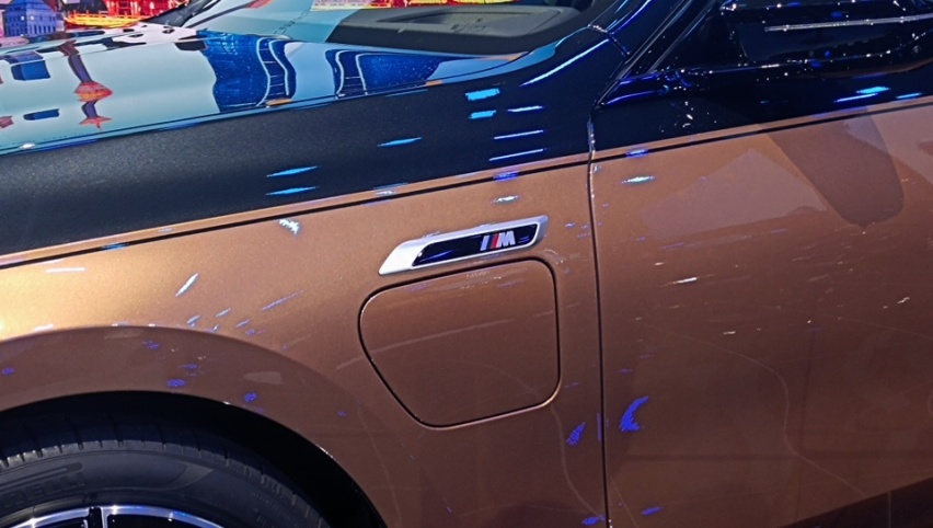 零百3.7秒，宝马i7 M70L是本届车展最强大的电动车？