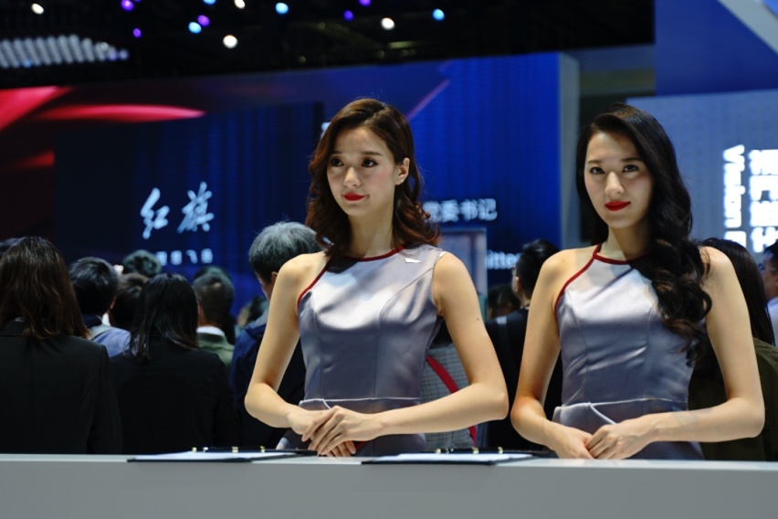 实拍红旗3款SUV，红旗中型SUV HS5预售价公布，20万