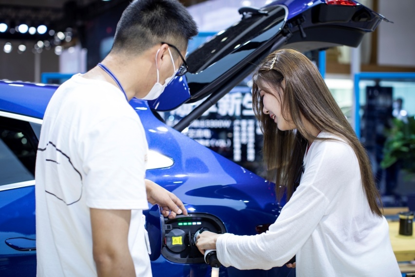 NEDC综合续航里程超1000km，赛力斯华为智选SF5持续火爆