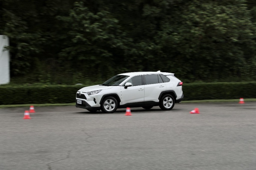 紧凑型SUV“三国杀”：4008VS RAV4 VS途岳