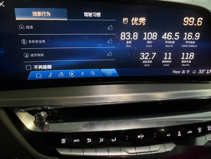 凯迪拉克IQ锐歌“黄金右脚”夺冠，强大续航真香！