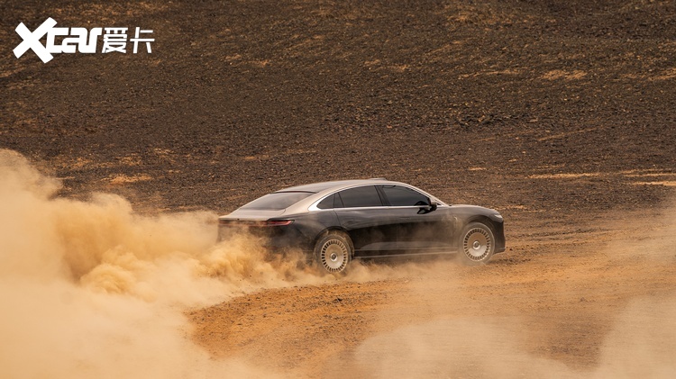 岚图追光L上市售 27.99万起！技术破局定义混动旗舰新基准