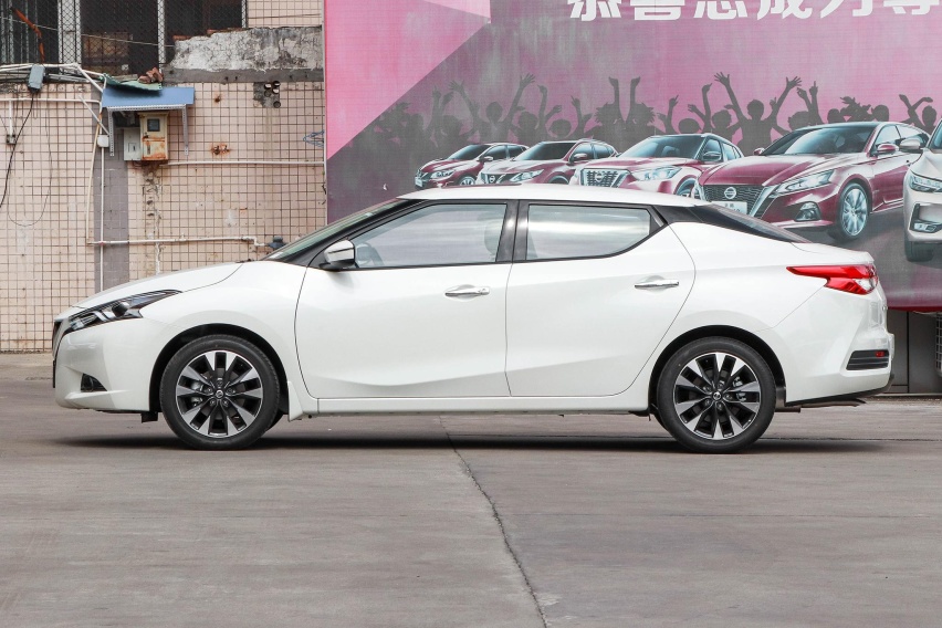 体验日产蓝鸟，油耗低至5.2L，搭载1.6L发动机，起售价12.59万