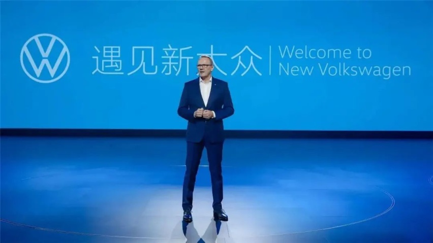 魏牌CEO炮轰增程式混动技术落后，大众全新一代辉腾正式亮相…丨今日车闻