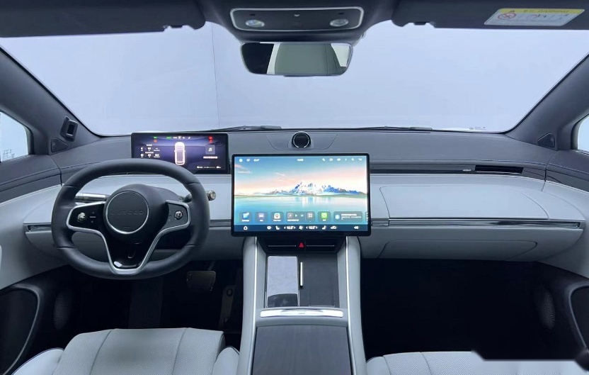 智界S7有实力掀翻Model 3，可这定价怎么让人买单？