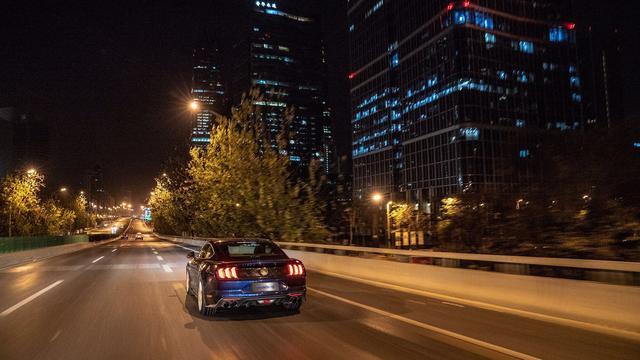 想买福特Mustang？请先干了这碗