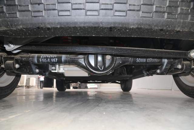 “国民神车”跌落神坛，曾红透半边天的五菱小车为啥不好卖了？