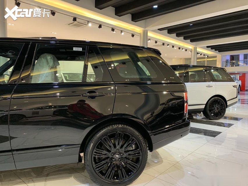 路虎揽胜海外实车 全黑的气场